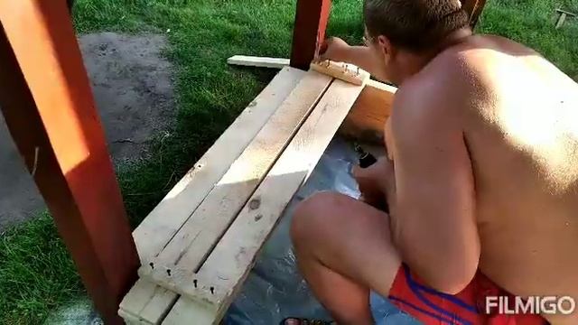 Закрытая песочница руками моего супруга.