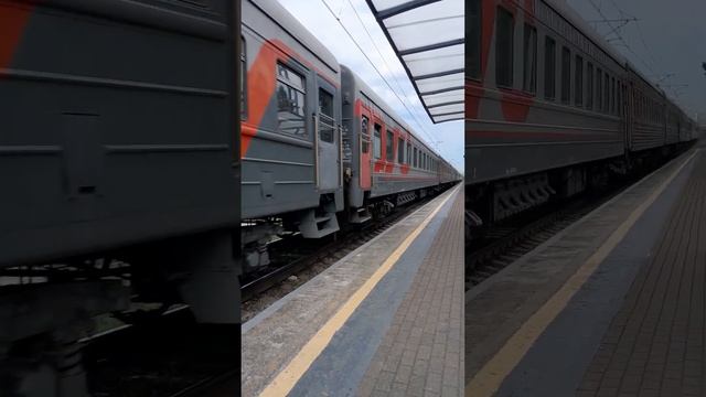 2ЭС4К-105 с пассажирским поездом Адлер-Вологда. смотреть онлайн