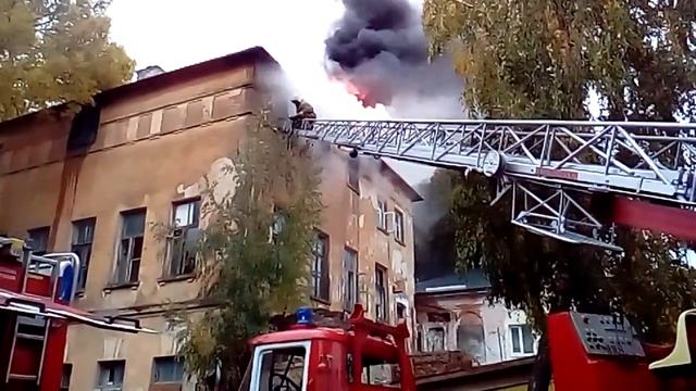 Пожар на переулке Воскресенском в Калуге смотреть онлайн