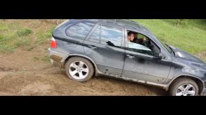 BMW X5 e53 4.8is offroad in mud.