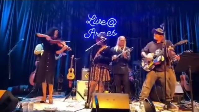 I Dont Wanna Let You Go - Emi Sunshine, Fish Fisher & The Rain смотреть онлайн