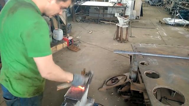 Изготовление кованой кровати, кузня "Стальные Идеи" смотреть онлайн