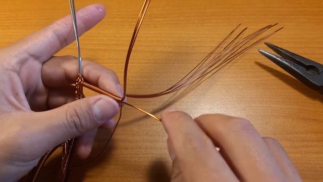 Cómo Hacer una Mantis de Alambre смотреть онлайн
