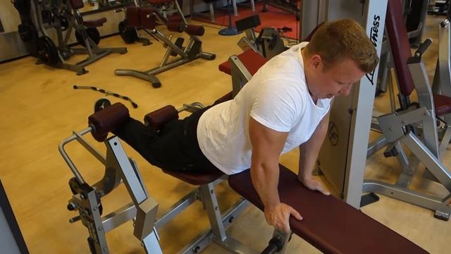 Liggende Leg Curl Body Extended смотреть онлайн