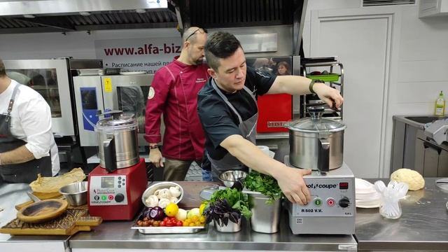 Мастер класс . Хинкали , визитная карточка Грузинской кухни . смотреть онлайн