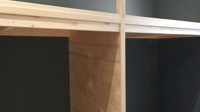 Второй ярус в детской комнате с высоким потолком. Детский антресольный этаж. смотреть онлайн