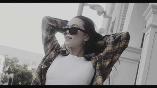 AQUANEON - ОНА ТУТ А Я ТАМ (Mustafa Aktas Remix) смотреть онлайн