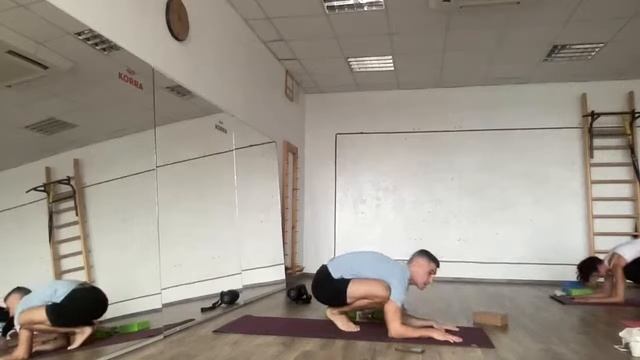 Потоковая ФЛОУ ХАТХА ЙОГА - прорабатываем и вытягиваем позвоночник, спину, поясницу // ? ПРАНАЯМА смотреть онлайн