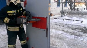 Вскрытие двери бензорезом