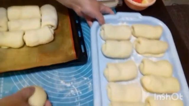 Пироги с брынзой и помидорами