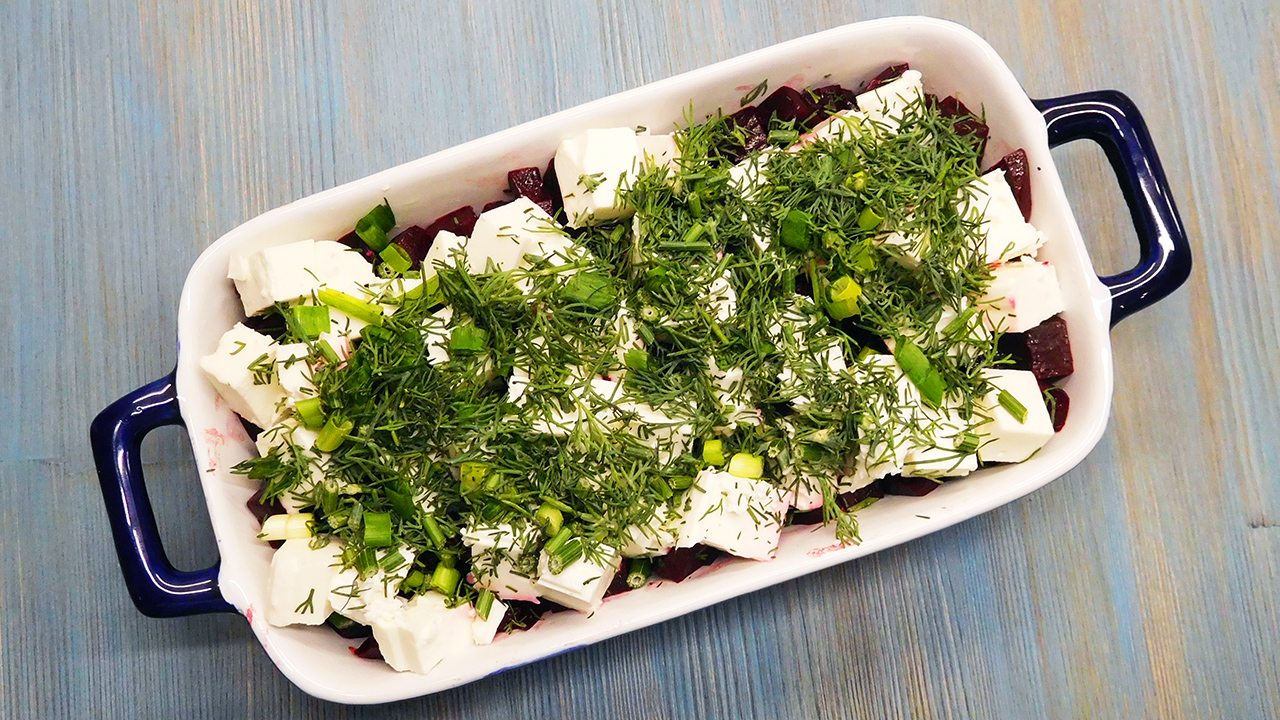 Салат с печеной свеклой и брынзой смотреть онлайн