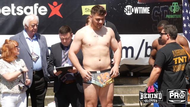 FUNNY! DAVE ALLEN STUFFS SOCKS INTO BOXERS FOR WEIGH IN AGAINST LENROY THOMAS смотреть онлайн