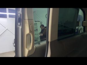 На Mercedes-Benz Viano W639 2011 года установили электропривод сдвижной двери от Autolifttech.net