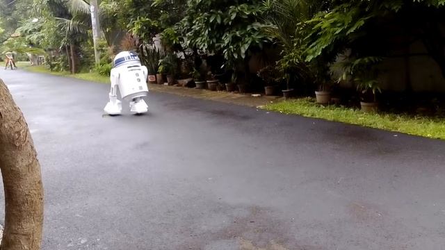 R2D2 made from foam - motor drive test смотреть онлайн