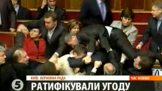  Драка в парламенте Украины из-за Российского Черноморского Флота смотреть онлайн