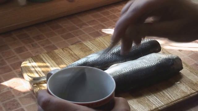 Слабосоленая сельдь пряного посола своими руками на канале "Дела домашние". смотреть онлайн