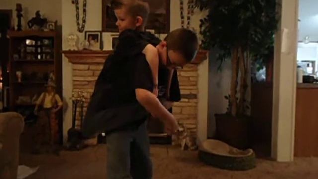 HUMAN BACKPACK смотреть онлайн