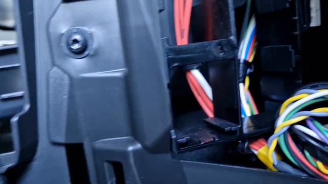 Volvo FH, не открывается капот. Что делать?