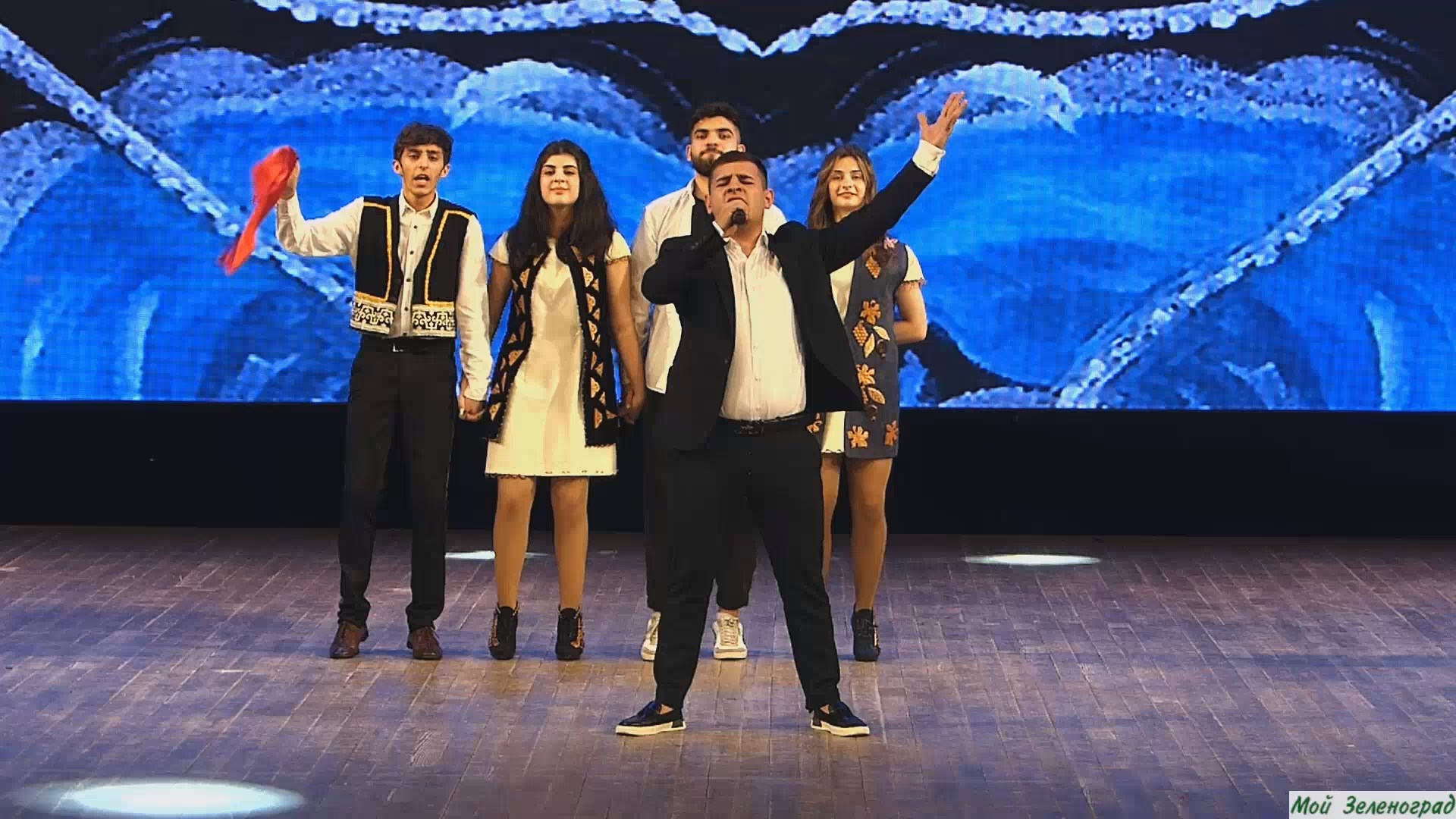 Арсен Асатрян и ансамбль песни и танца "Hayordik". "Azgayin Sharan"