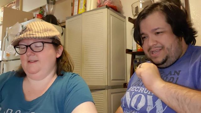 Katt Tries w/John: 7-Eleven sandwich cookies; Pomegranate and Pecan Pie смотреть онлайн