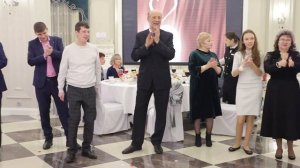 Музыкальный подарок брату на свадьбу от сестрёнки.  Ка́вер-ве́рсия песни "Желаю" .