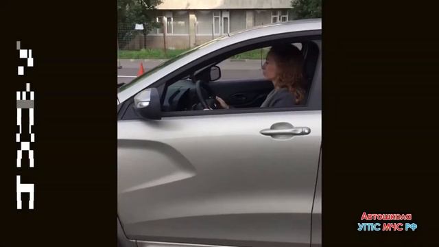 Повороты в движении и использование заднего хода. Как не откатываться назад на горке, подъеме.