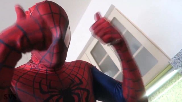 FROZEN ELSA vs WORLD'S LARGEST GUMMY WORM w Spiderman vs Joker Candy & Poo Colored Balls смотреть онлайн