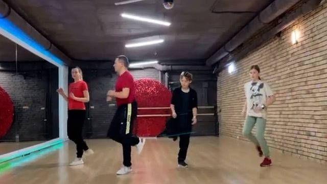Шаффл танец ??? под лёгкую музыку ? Waw waw ?? Shuffle dance video ? смотреть онлайн