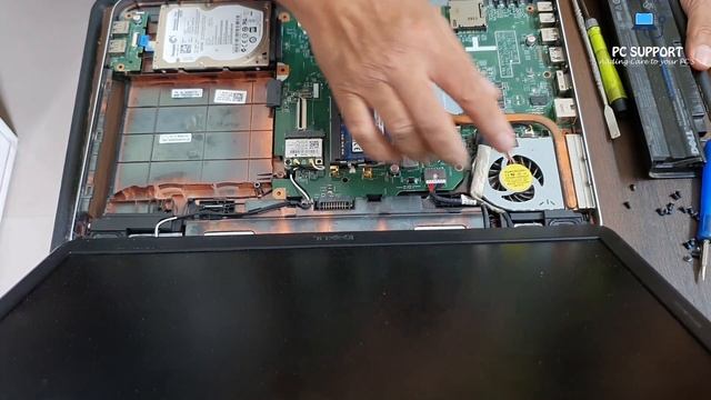 DELL VOSTRO 2520 LAPTOP | SSD REPLACEMENT | DISMANTLING | OLD LAPTOP | WINDOWS 10 | смотреть онлайн