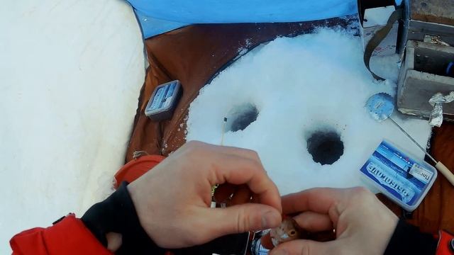 ПЛОТВА ЗИМОЙ НА МОРМЫШКУ | ДО ПОСЛЕДНЕГО МОТЫЛЯ | РЫБАЛКА ЗИМОЙ смотреть онлайн