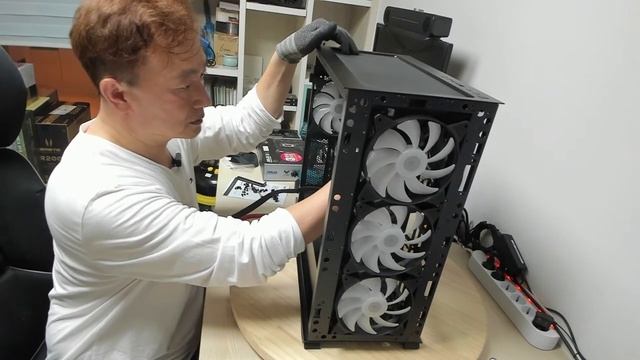 간만에 조립대행 입니다. 14900KF에 B660M D4를 구성해 오셨네요 ㅡ,ㅡ; 언더볼팅해드려야되나 ? ㅋ смотреть онлайн