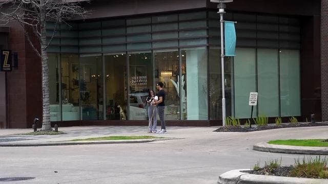 $1000 To Whoever Helps 'BLIND MAN' Cross The Street First! смотреть онлайн