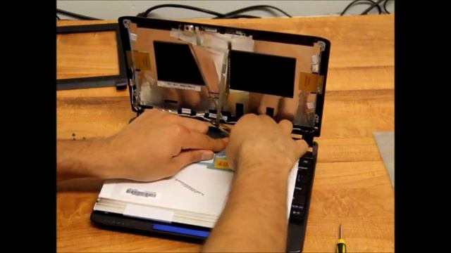 Laptop Screen Replacement / How To Replace Laptop Screen Acer Aspire One NAV50