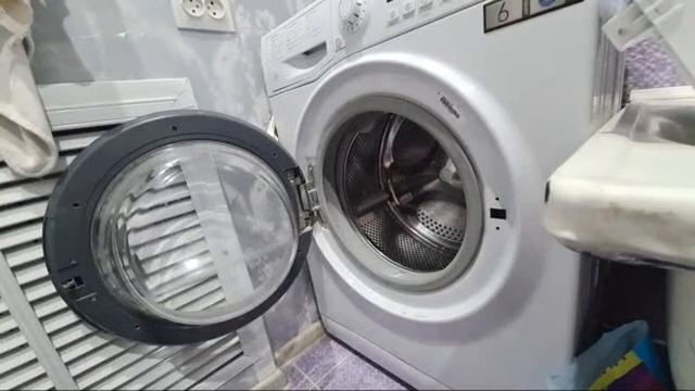 Не Закрывается дверь на стиральной машинке Ariston