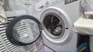 Не Закрывается дверь на стиральной машинке Ariston