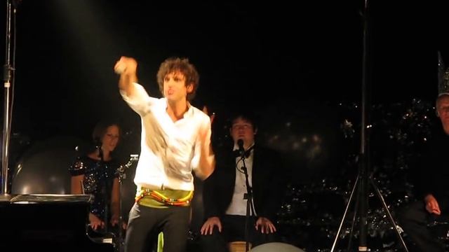 Mika Performing Relax Live at Sadler's Wells Theatre, London, June 8th 09 смотреть онлайн