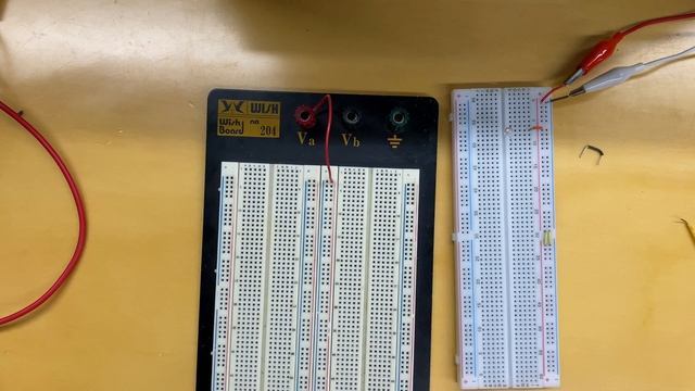 EG1012 Electric Circuits Lab Skills - How to use a breadboard смотреть онлайн