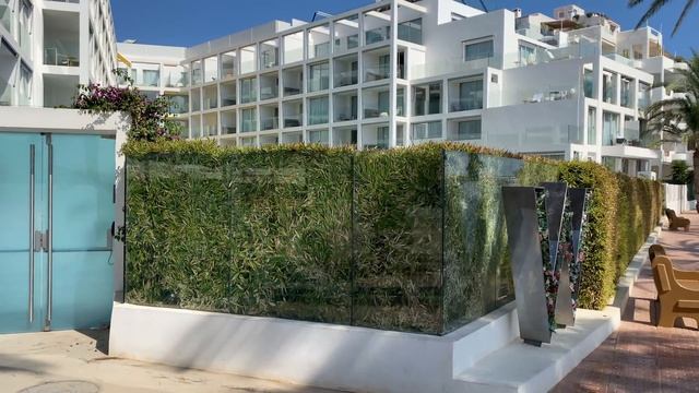 W IBIZA | Trendiest hotel in Ibiza (full tour in 4K) смотреть онлайн