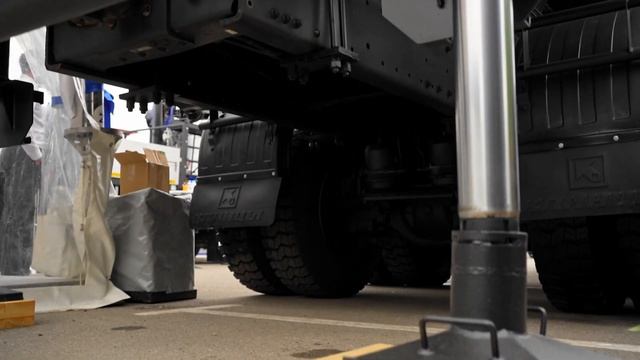 Автокран КЛИНЦЫ КС-55729-9К-3 (32 тонны / 33 метра) на полноприводном шасси FAW J6 (6х6). смотреть онлайн