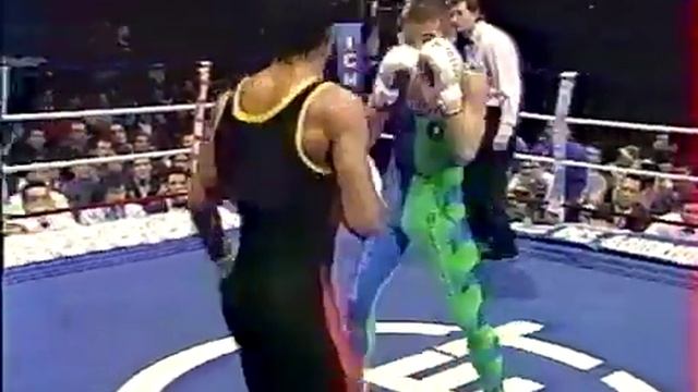 French boxing match Farina (FRA) vs. Comert (BEL) смотреть онлайн