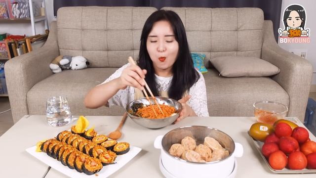 요리 먹방 :)불닭볶음면 스팸김밥이 얼마나 맛있는지 남편이 다 먹네요ㅠ, 직접담근 열무비빔국수, 김치만두. 후식은 자두와 키위~ buldak gimbap. смотреть онлайн