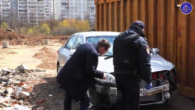 Хозяин автосервиса не отдаёт владельцу машину / Вскрыли кувалдой гараж / Много полиции смотреть онлайн