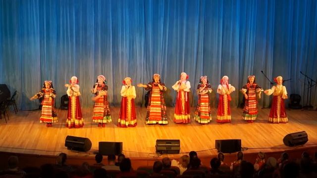 Ансамбль русской песни и танца "Жемчужинки" - "В роще калина" смотреть онлайн