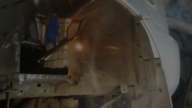 Nissan X-Trail выгнила внутренняя задняя арка, подготовительные и сварочные работы смотреть онлайн