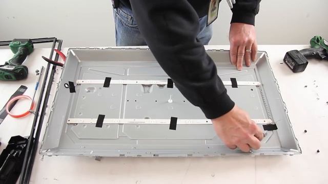 Vizio D32H-C0 LED Strip Replacement Tutorial - No Backlight Replacemnt for LED Strips смотреть онлайн