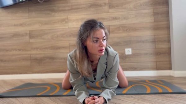 Dress leg stretching ? NO PANTIES ?