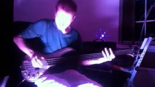 Martyn Scott trying out the Cort Curbow bass смотреть онлайн