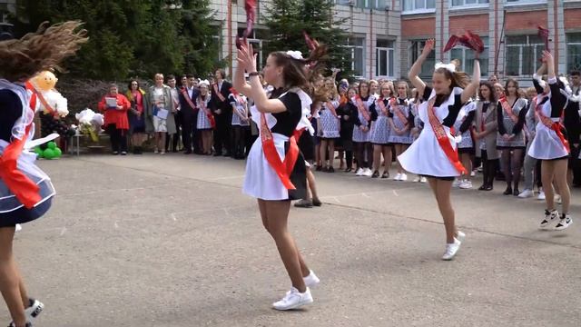 Последний звонок в 17 лицее. Кострома. смотреть онлайн