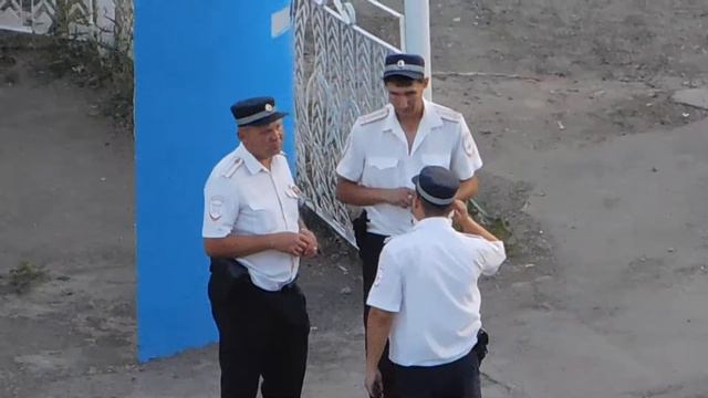 А ты попробуй им в лицо это сказать.. смотреть онлайн