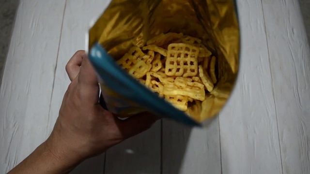 #269: ЧИПСЫ КУЗЯ С МАСЛОМ И СОЛЬЮ! КУЗЯ ЛАКОМКИН ОБМАНУЛ МЕНЯ С СОСТАВОМ! смотреть онлайн